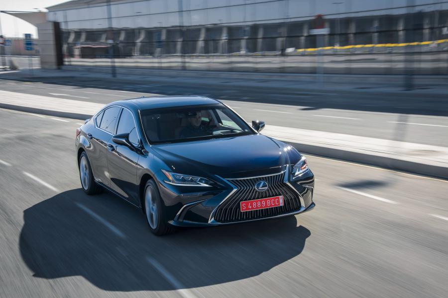  Lexus ES300h 2018 года  (WW) (фото 45 из 71)